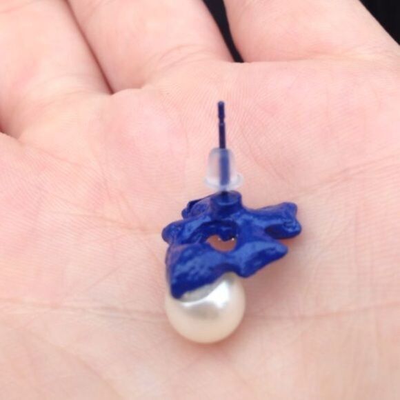 Bow Earrings  - Picture 3 of 3